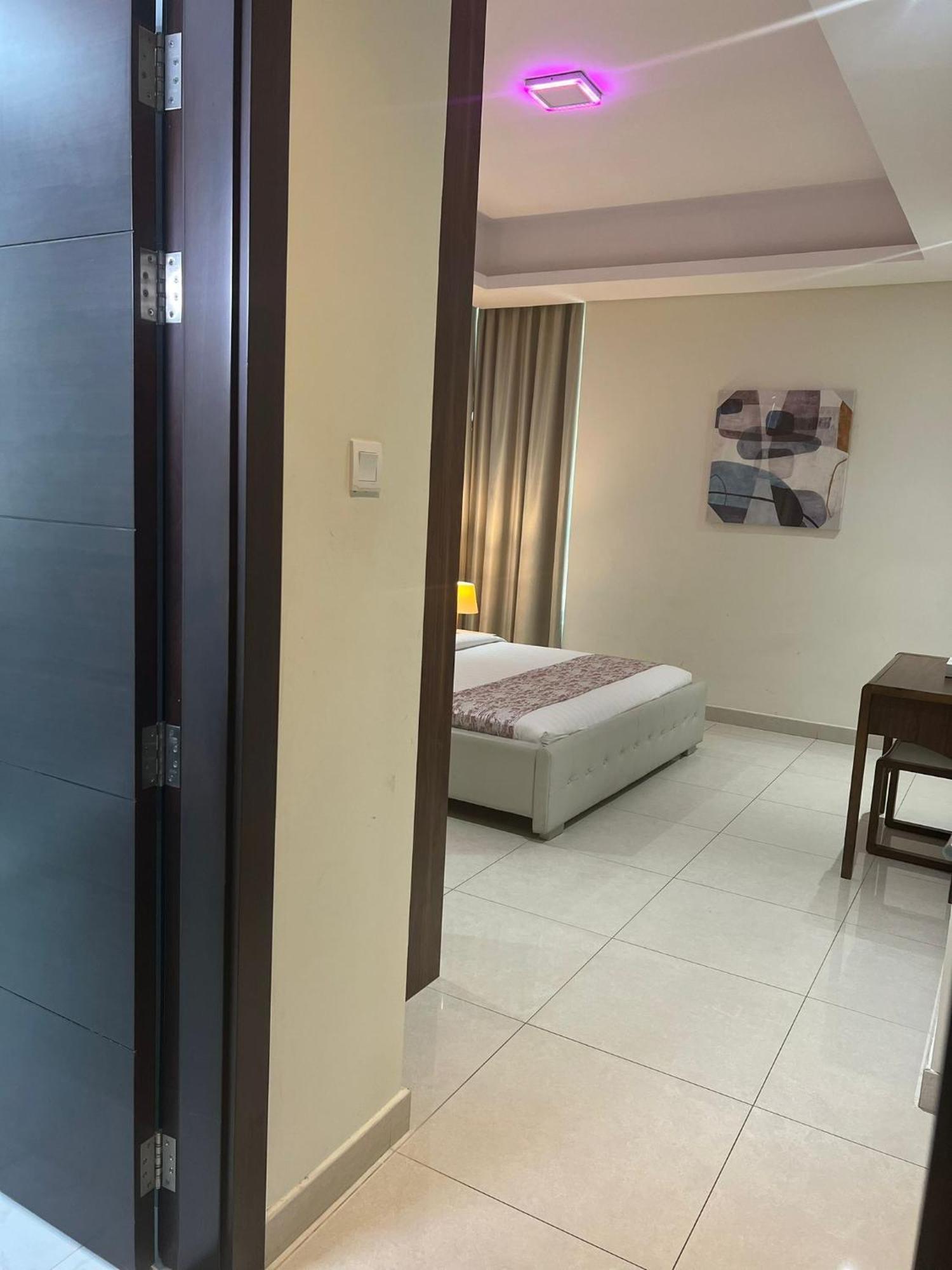 Aparthotel Sirius Tower Al Manamah Esterno foto